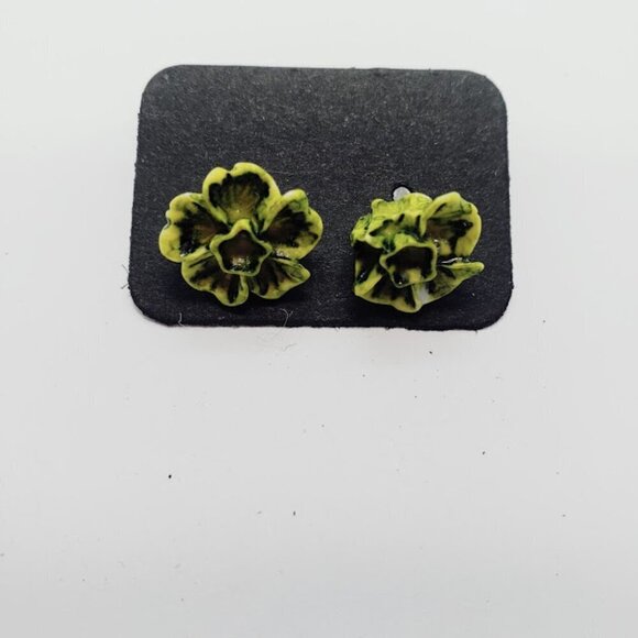 3 pairs of flower earrings - Picture 2 of 4